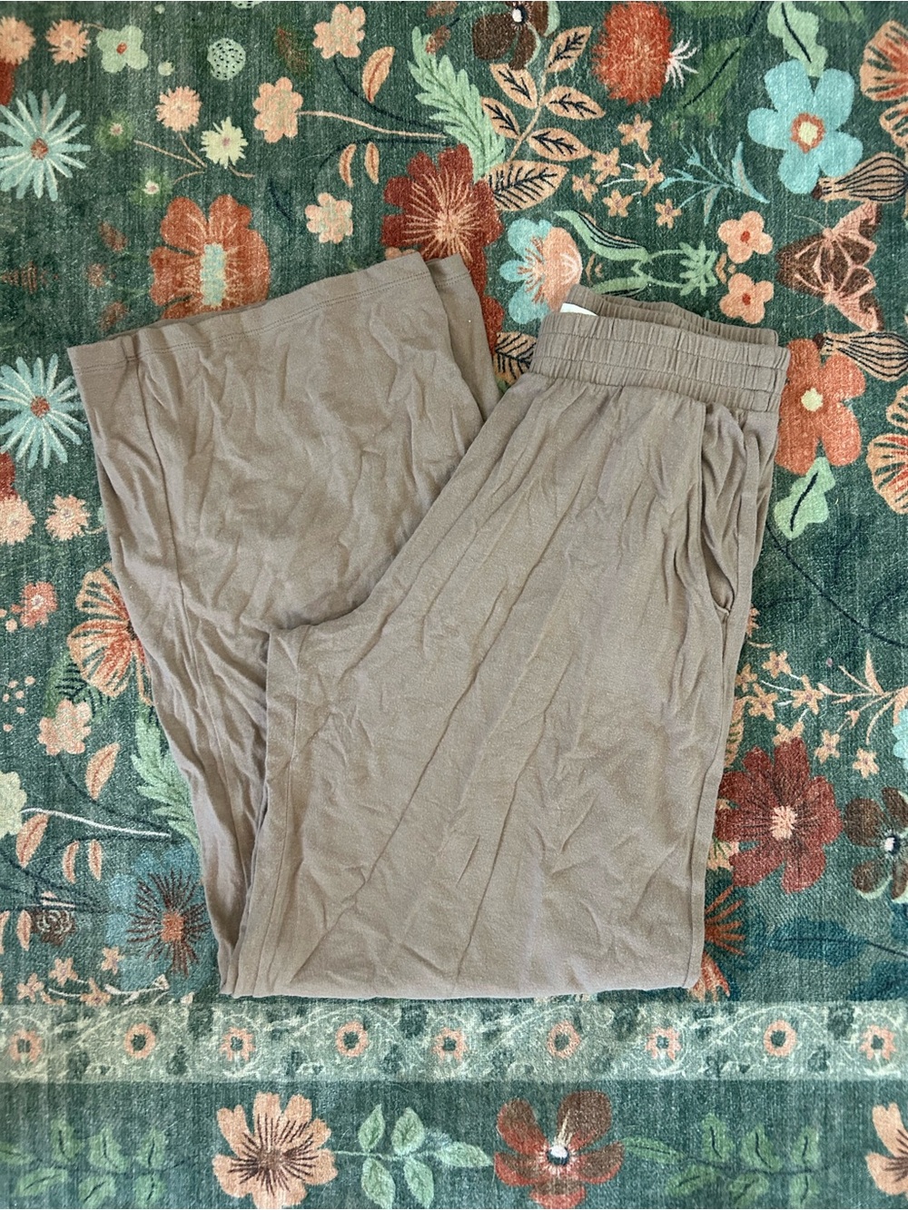 Abercrombie & Fitch Straight-Leg Lounge Pants in Taupe